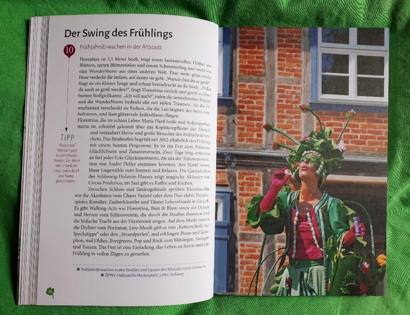 Florentina die Wunderblume, Stelzenperformance, Stelzentheater, Walk Act, FrühlingsErwachen Schwerin, Glücksorte, Buch, Stelzenkünstlerin,KRÜMELPRODUCTIONS